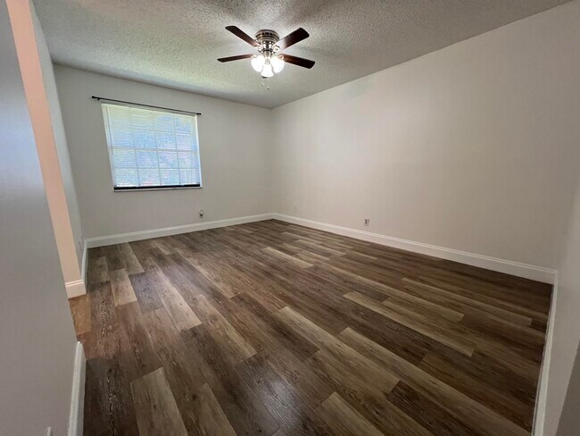 Building Photo - 4175 Oak Terrace Dr