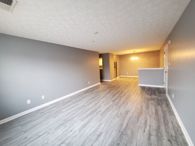 Building Photo - Open House on Spacious Condo