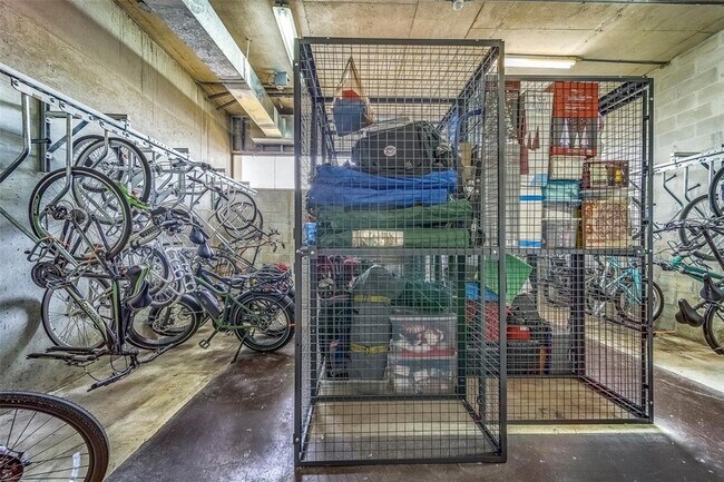 Building Photo - 400 Island Way