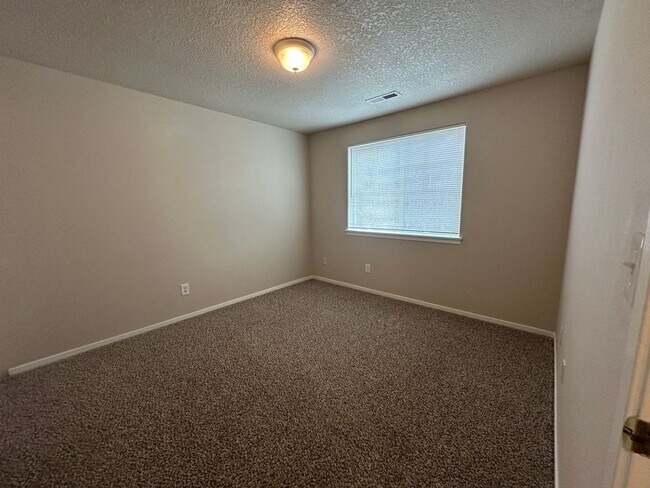 Building Photo - S0476