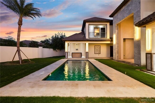 Building Photo - 45 Travis St