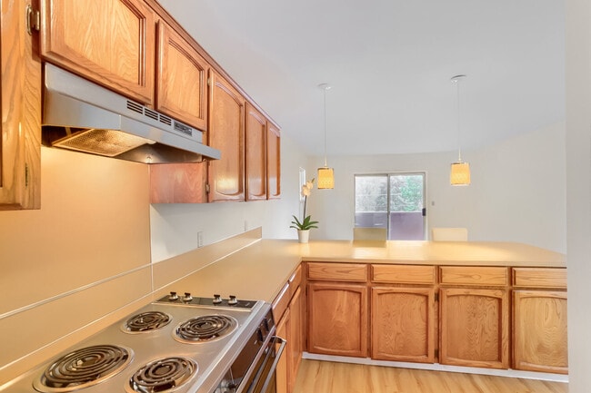 Building Photo - 5005 SW Mitchell St