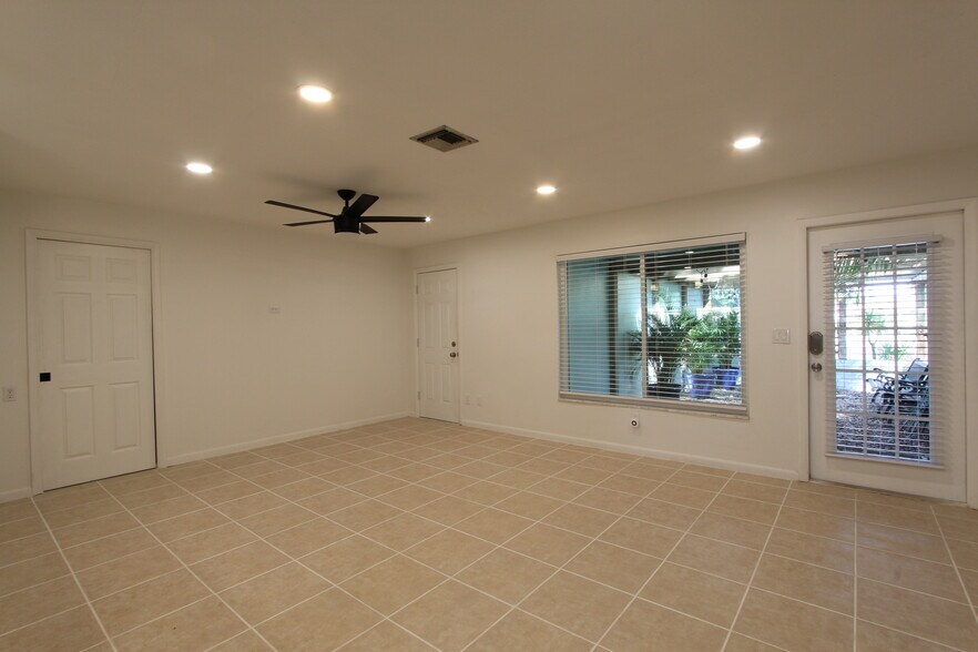 Building Photo - 6987 Duncansby Ave N