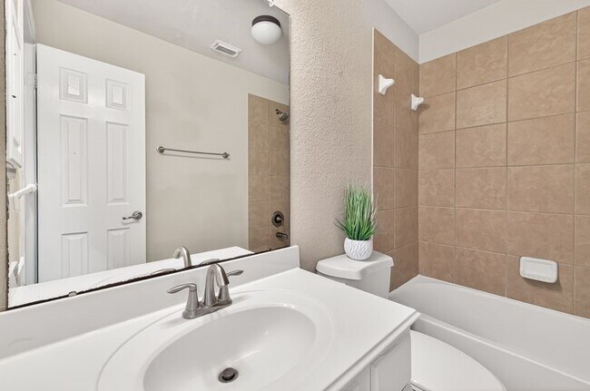 Building Photo - 111 S Rocky Point Cir