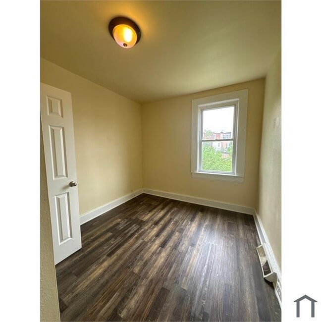 Building Photo - 2 Bedroom PLUS Den