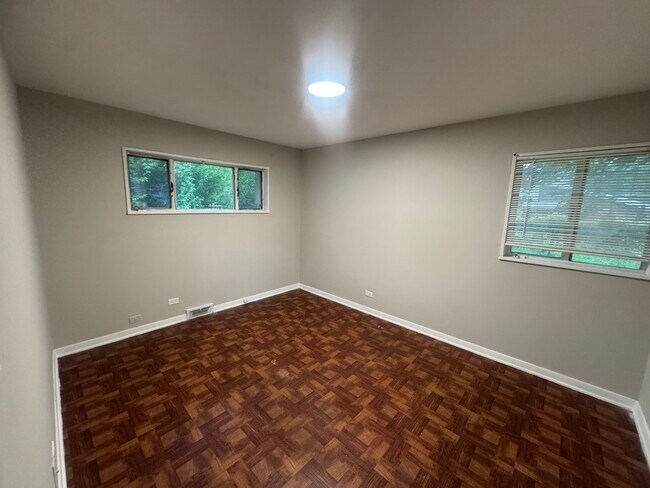 Building Photo - 15111 Woodlawn Ave E
