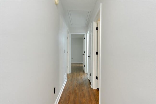 Building Photo - 61 Powers Ferry Rd