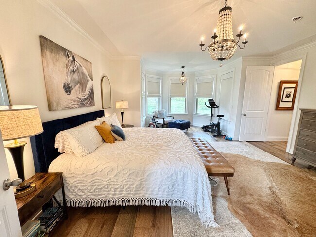 Building Photo - 4 Bedroom Home with Office in Walking Distance to Schools