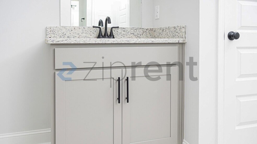 Building Photo - 532 Rohan Dr