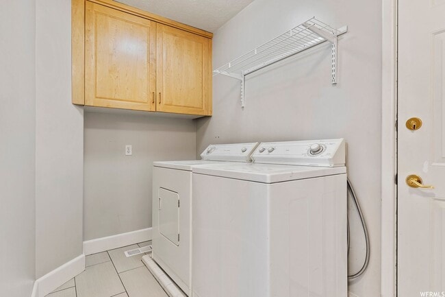 Building Photo - Huge Jordan Canal Rd Home on Half Acre Pro...