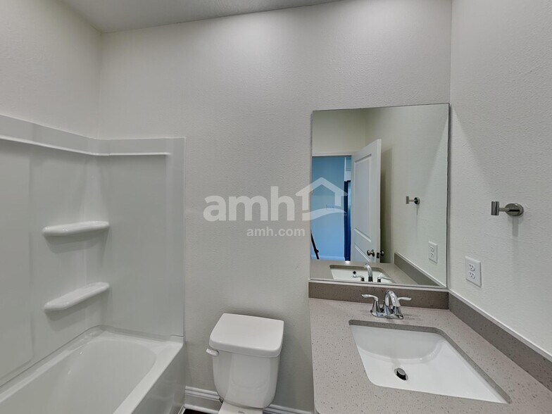 Building Photo - 16548 Cheyanne Ct