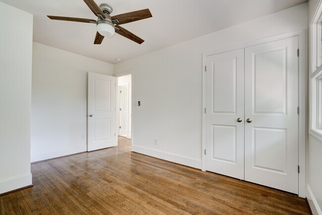 Building Photo - 5196 Scenic View Dr