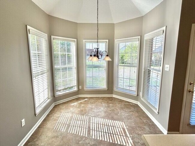 Building Photo - Move In Special! Now leasing a spacious 3 ...