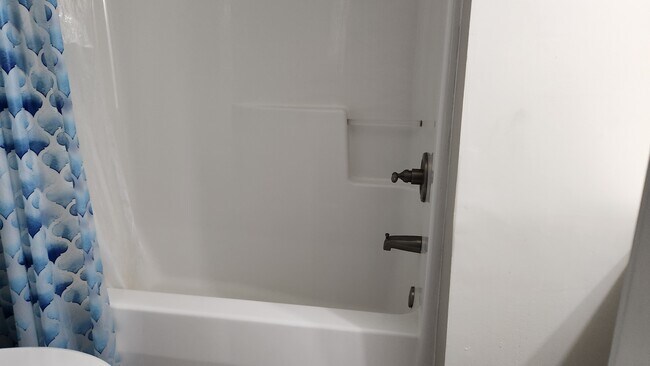 Building Photo - 614 3rd Ave S