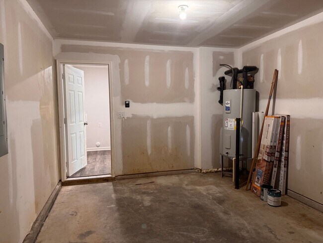 Building Photo - 2 STORY 3 BED, 2.5 BATH HOME LOCATED IN DENTON!!