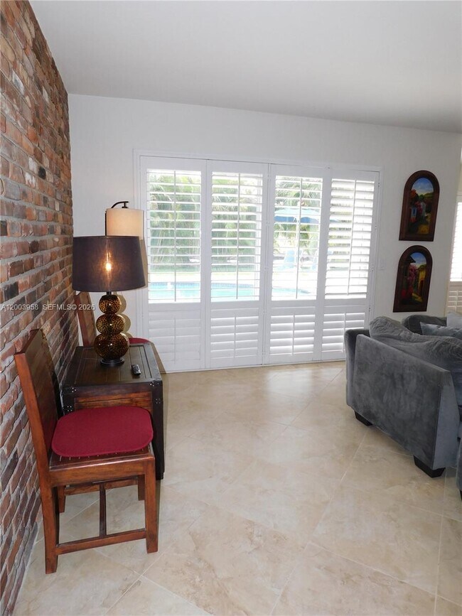 Building Photo - 108 NE 30th St