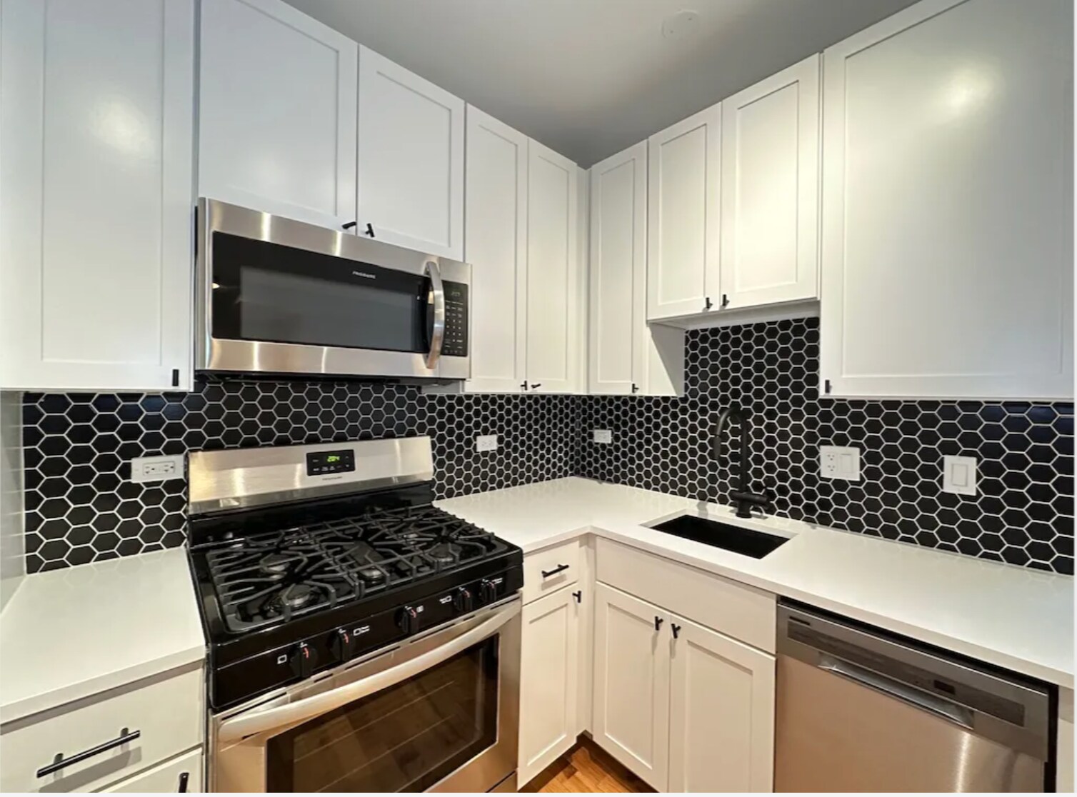 Building Photo - 655 W Wrightwood Ave