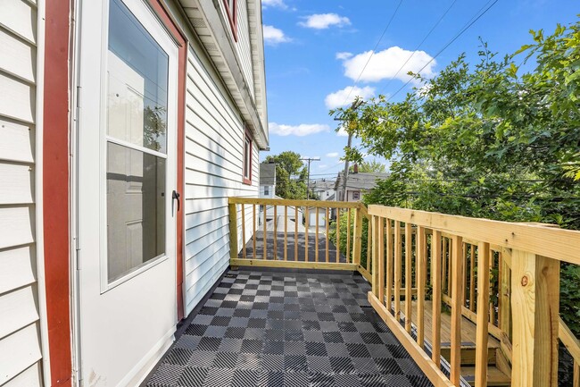 Building Photo - Renovated - 3 Bedroom Duplex