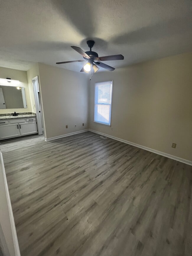 Building Photo - 5068 Linton Hall Rd