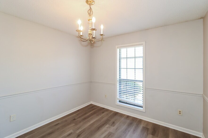 Building Photo - 7261 Hollorn Ln