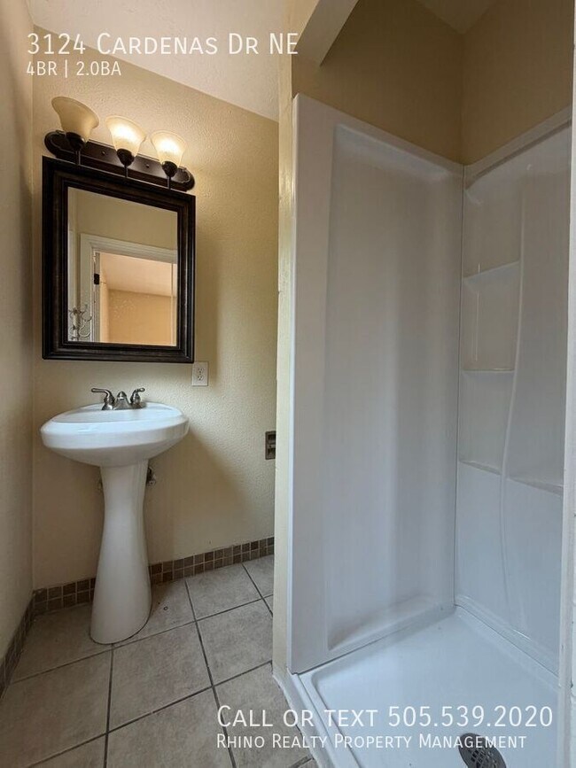 Building Photo - 3124 Cardenas Dr NE