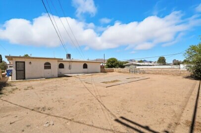 Building Photo - Corner 3 bed with Refrigerated AC