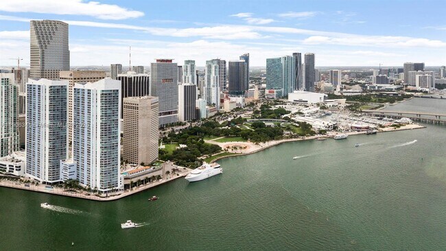 Building Photo - 335 S Biscayne Blvd