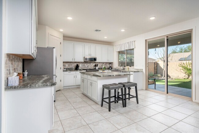 Building Photo - 750 W Torino Pl