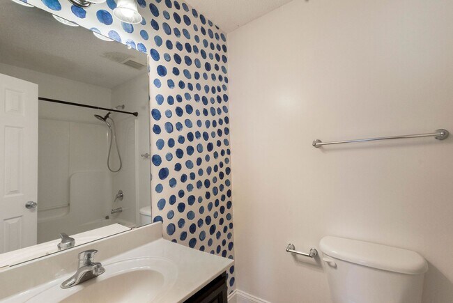 Building Photo - Farmhouse-Style Home Minutes from the Water | No HOA