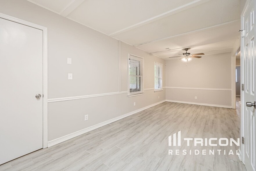 Building Photo - 5313 Larewood Dr
