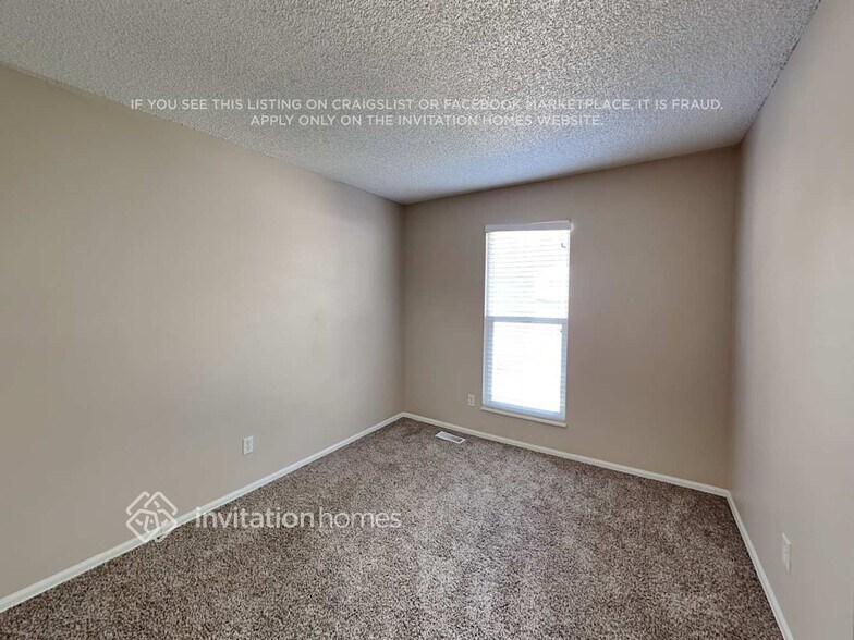 Building Photo - 1425 S Olathe Way