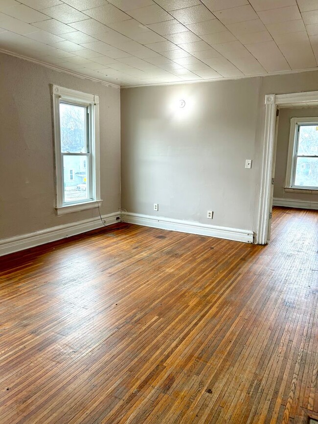 Building Photo - 572-574 Seward  T2