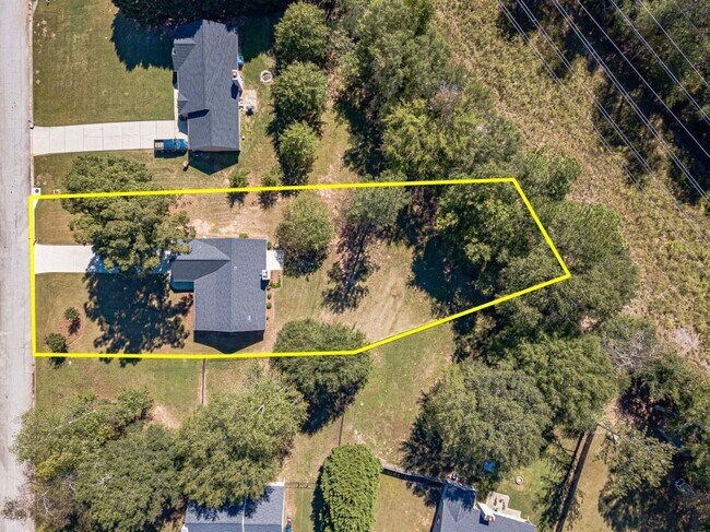 Building Photo - 701 Woodland Ridge Dr