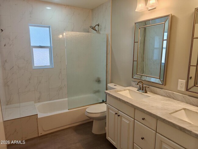 Building Photo - 251 W Buist Ave