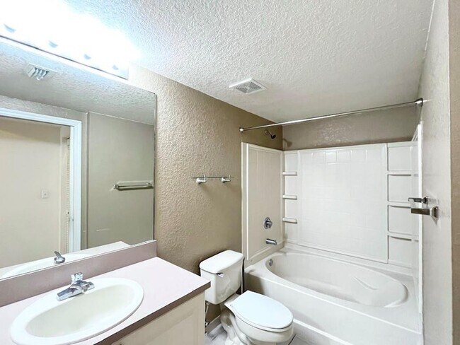 Building Photo - 6812 W Sample Rd