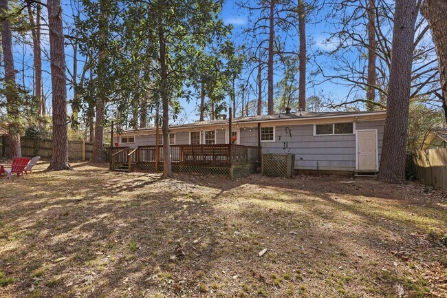 Building Photo - 2 Bedroom 2 Bath located in Northeast Jackson