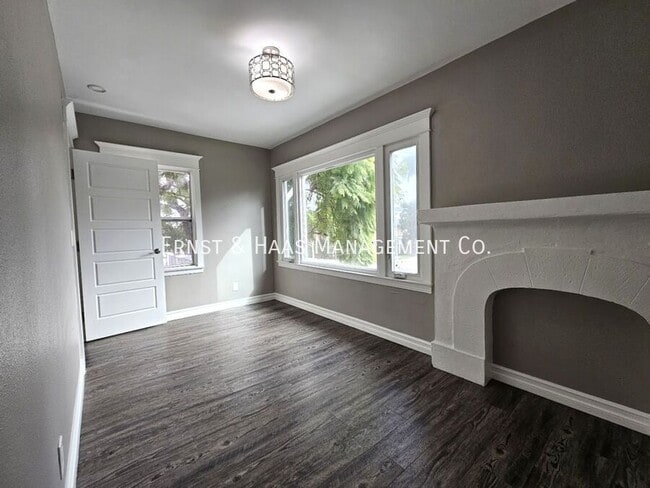 Building Photo - 755 Elm Ave