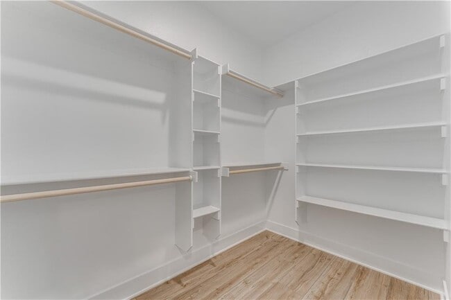 Building Photo - 2 Clee Ln