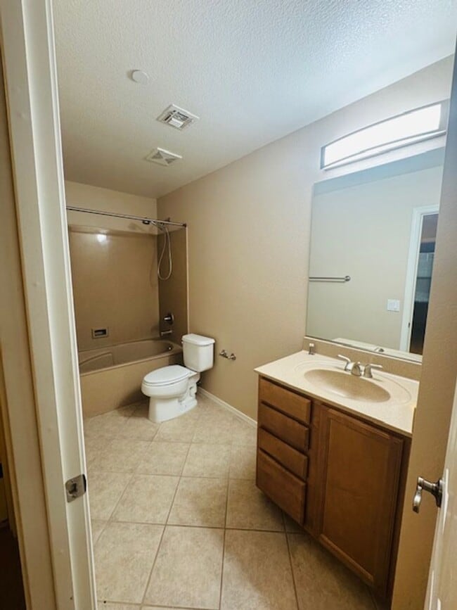 Building Photo - Resort-Style Living in Northwest Tucson- 3 Bedroom/ 3 Bathroom 2-Story House with garage!