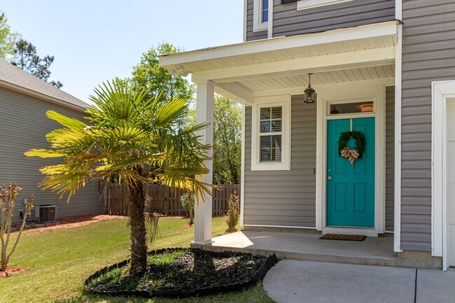 Building Photo - Large 3 bedroom (plus bonus), 2 1/2 bath home in Canterbury Farms!