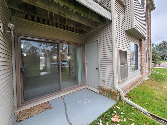 Building Photo - 42722 Lilley Pointe Dr