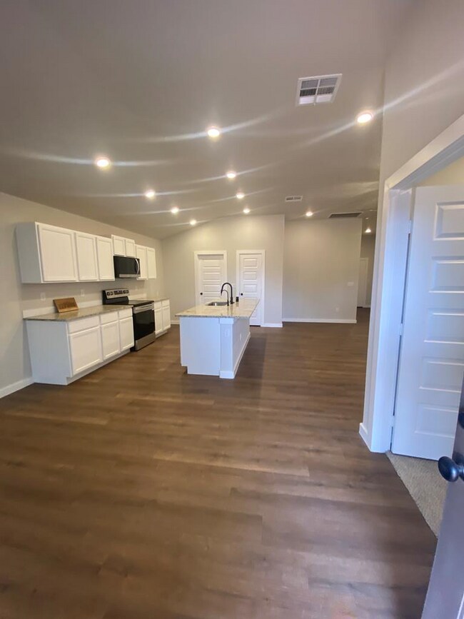 Building Photo - 329 Trailblazer Ln