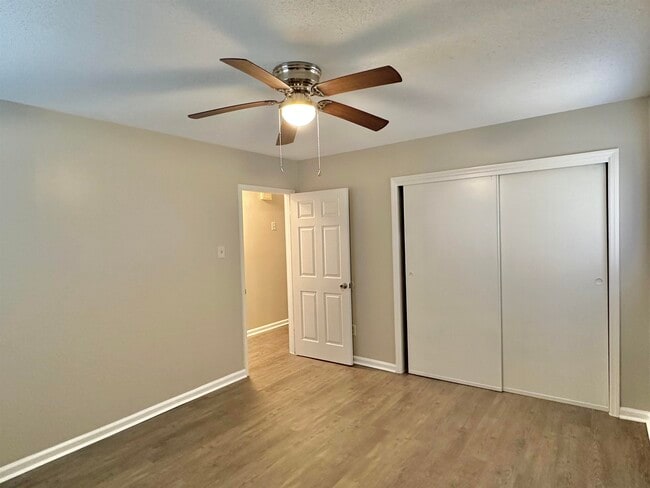 Building Photo - 141 N White Station Rd