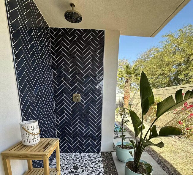 Building Photo - 3534 Ambassador Dr