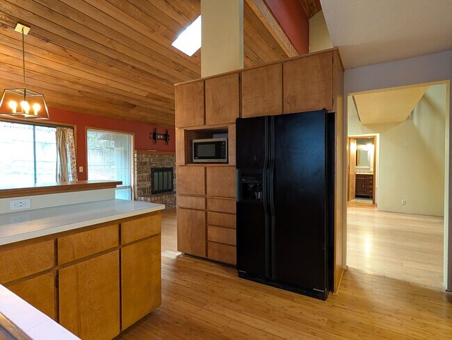 Building Photo - Fantastic 4 Bedroom, 2 Bath Home In The Thurston Area Of Springfield!