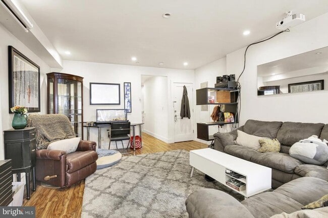 Building Photo - 2229 Frankford Ave