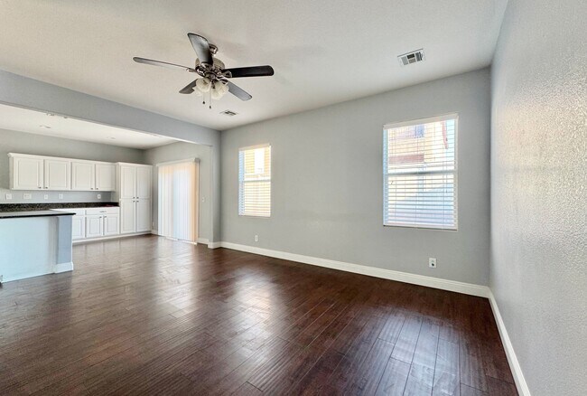 Building Photo - 5033 W Moberly Ave