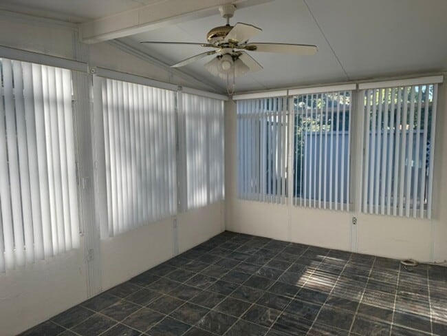 Building Photo - Charming 2BD/2BA Home in Sought-After Camarillo Springs Community!