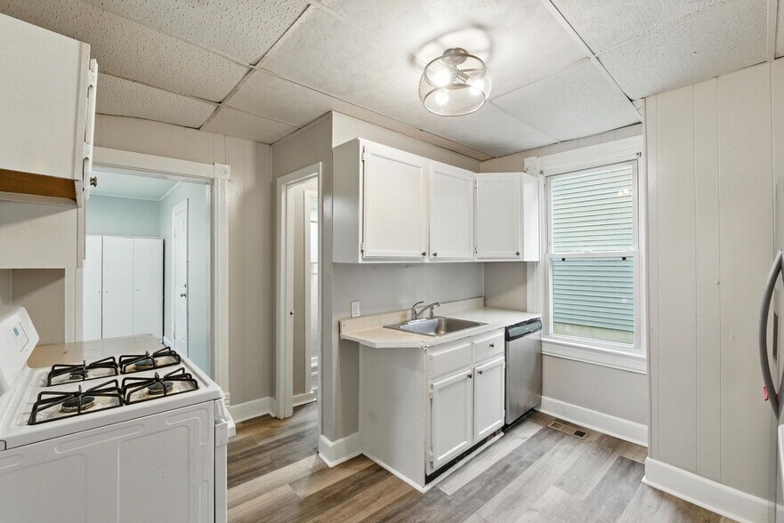 Building Photo - 5100 Berwyn Rd