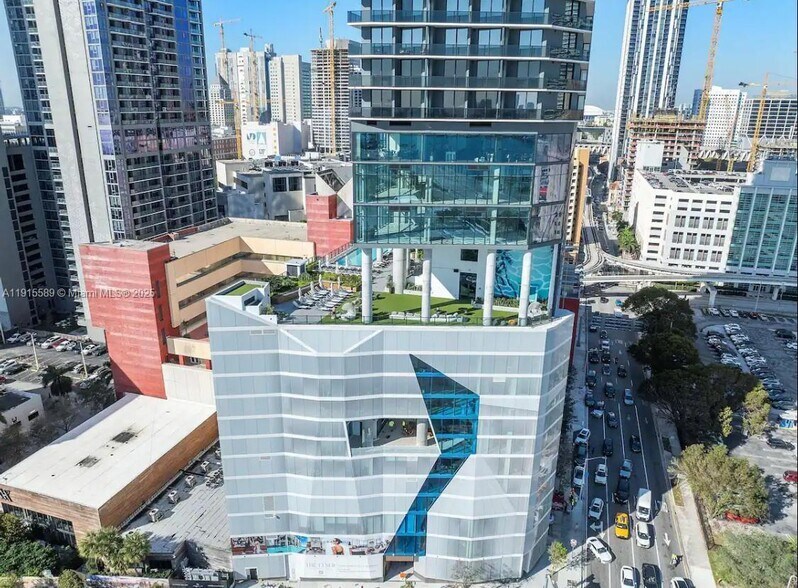 Building Photo - 398 NE 5th St